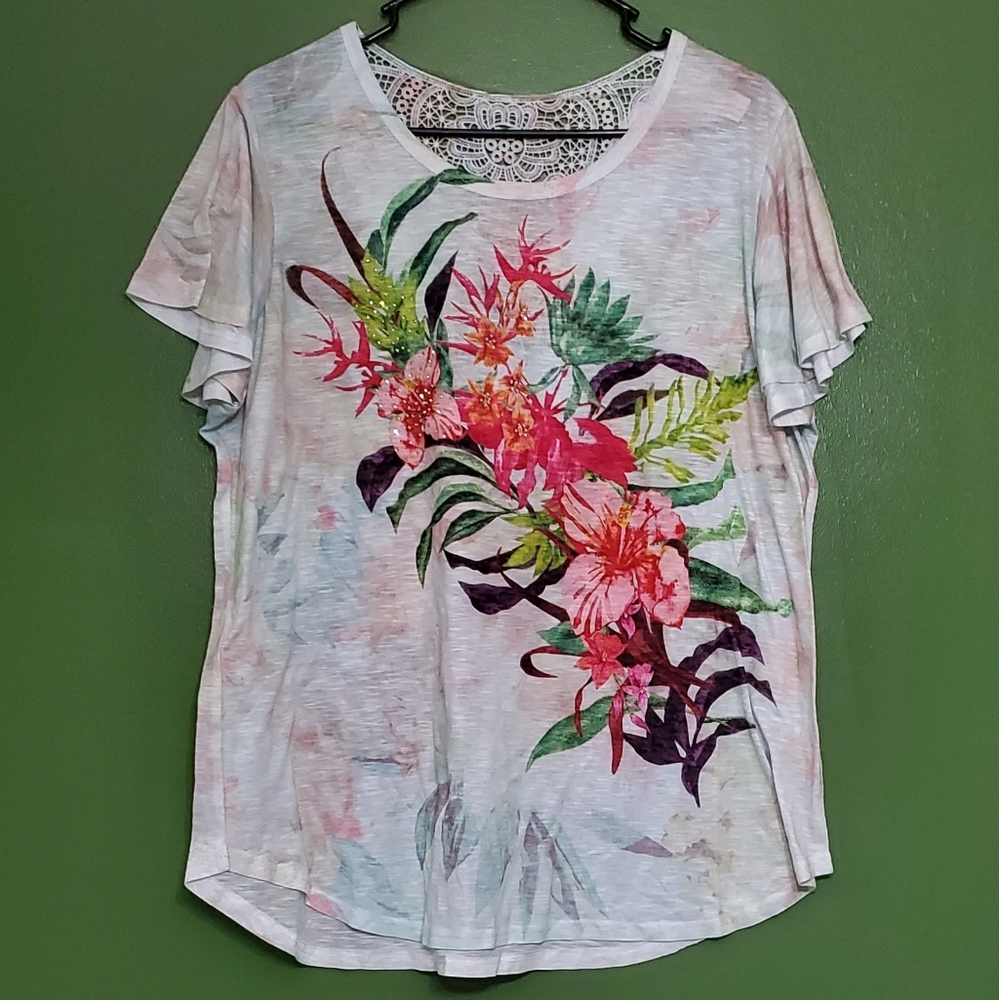 🚨3/$25🚨 Floral XL Lace Neck Rhinestone Blouse